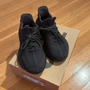 Yeezy boost 350 V2. Size 8. Ships in box